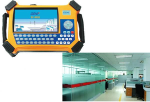 Compteur standard de référence triphasé tenu dans la main de YC98S Seres pour l'essai du compteur de puissance avec des pinces 5A 100A 500A 1000A 2000A dans Max